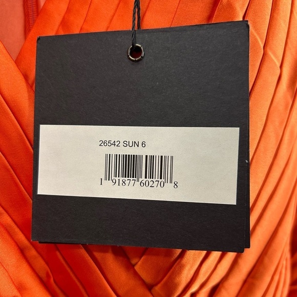 IEENA FOR MAC DUGGAL 26542 NWT Orange Pleated Long Sleeve V-Neck Gown - Picture 6 of 6